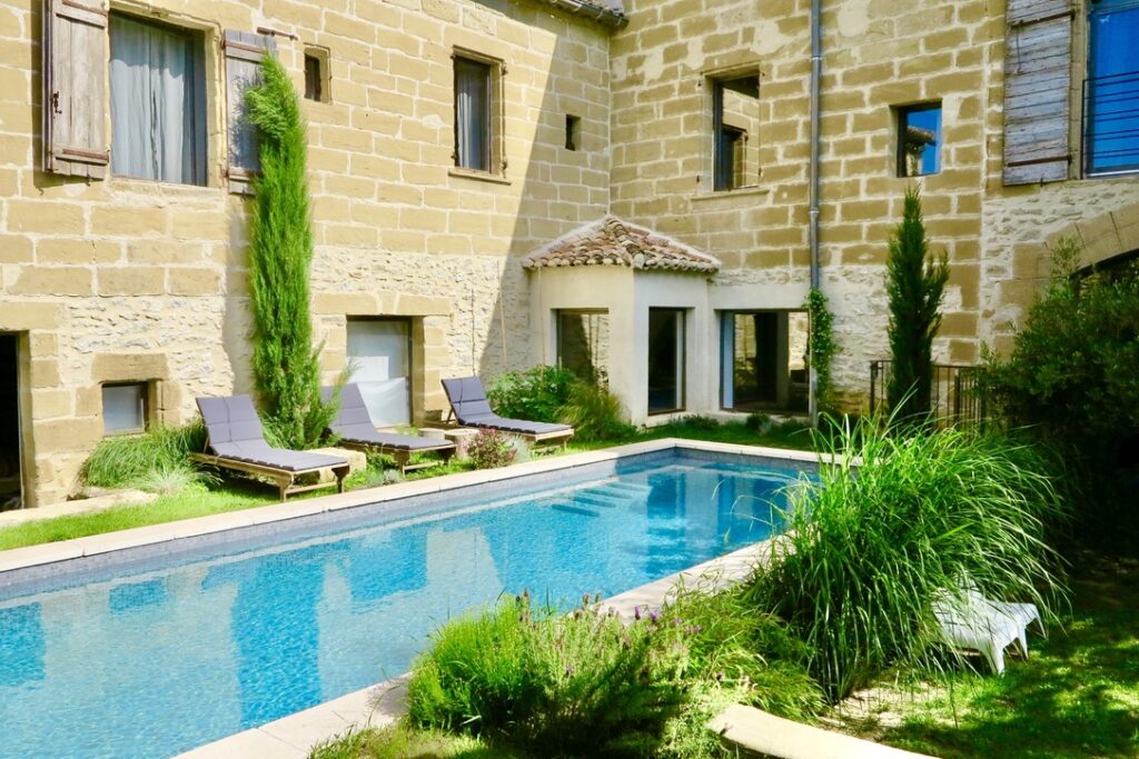 f2c7aba8 d249 4213 ab3f c79d48ee17e4 1 105 c